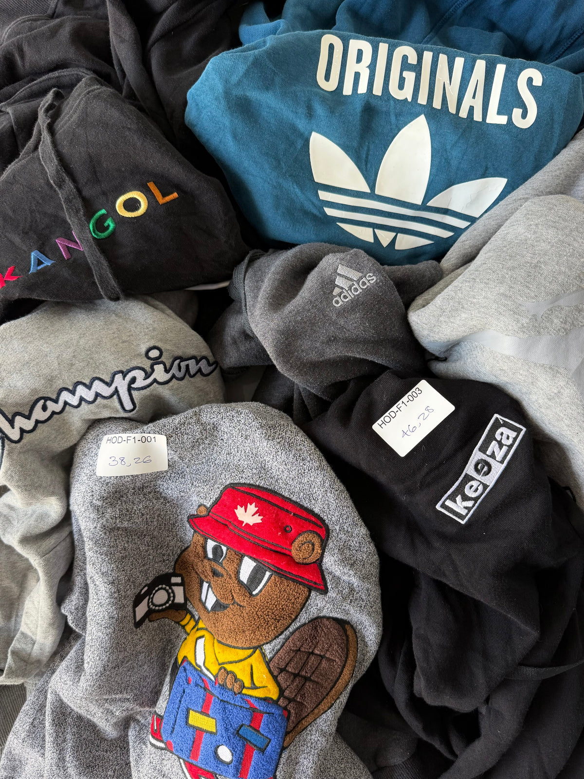 HOODIES AND SWEATSHIRTS