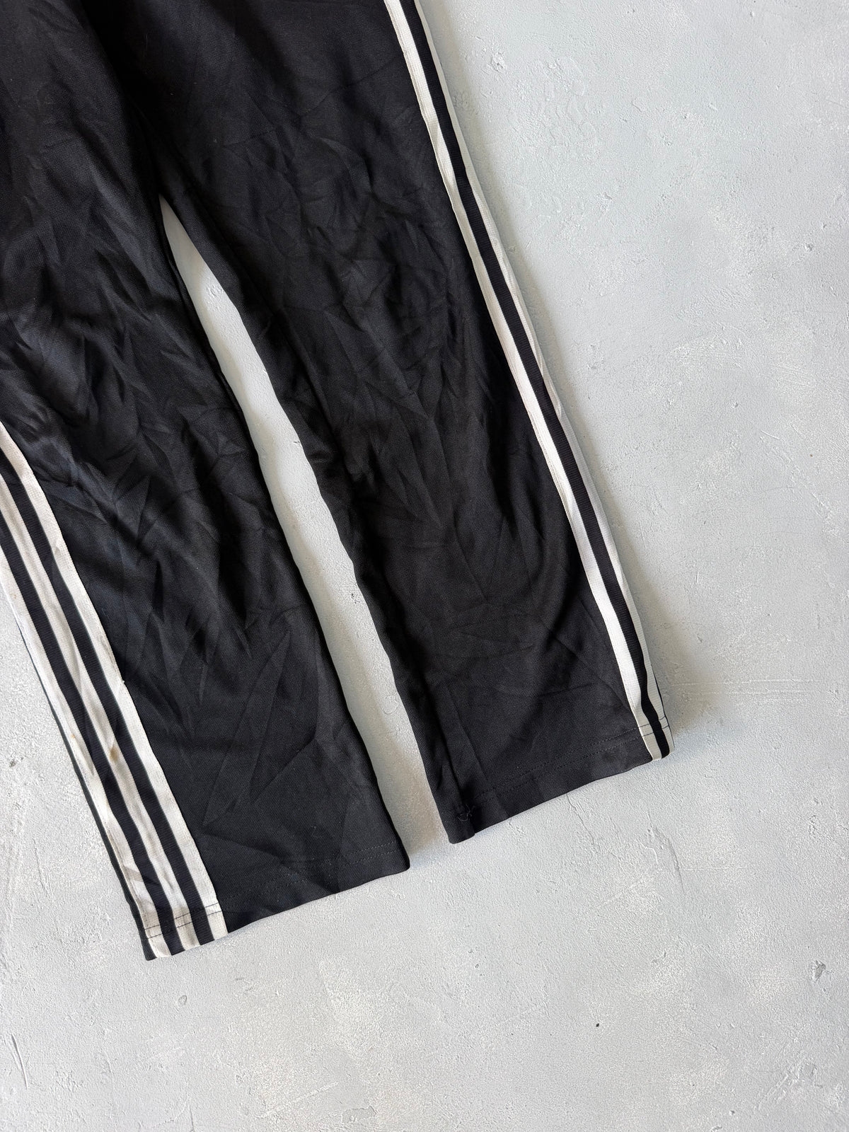 ADIDAS STRIPED TRACK PANT - M
