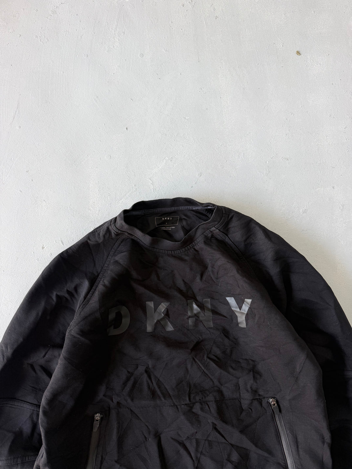 DKNY SWEATSHIRT - M