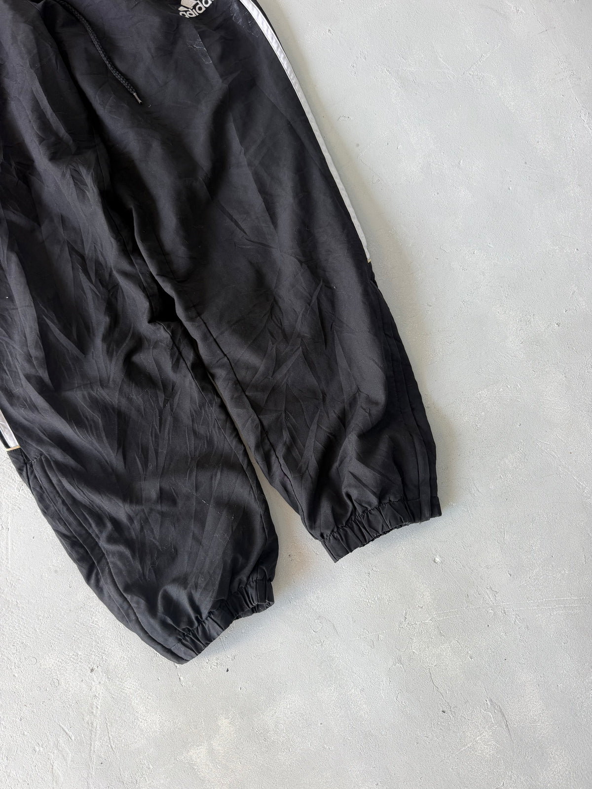 ADIDAS STRIPED TRACK PANT - M
