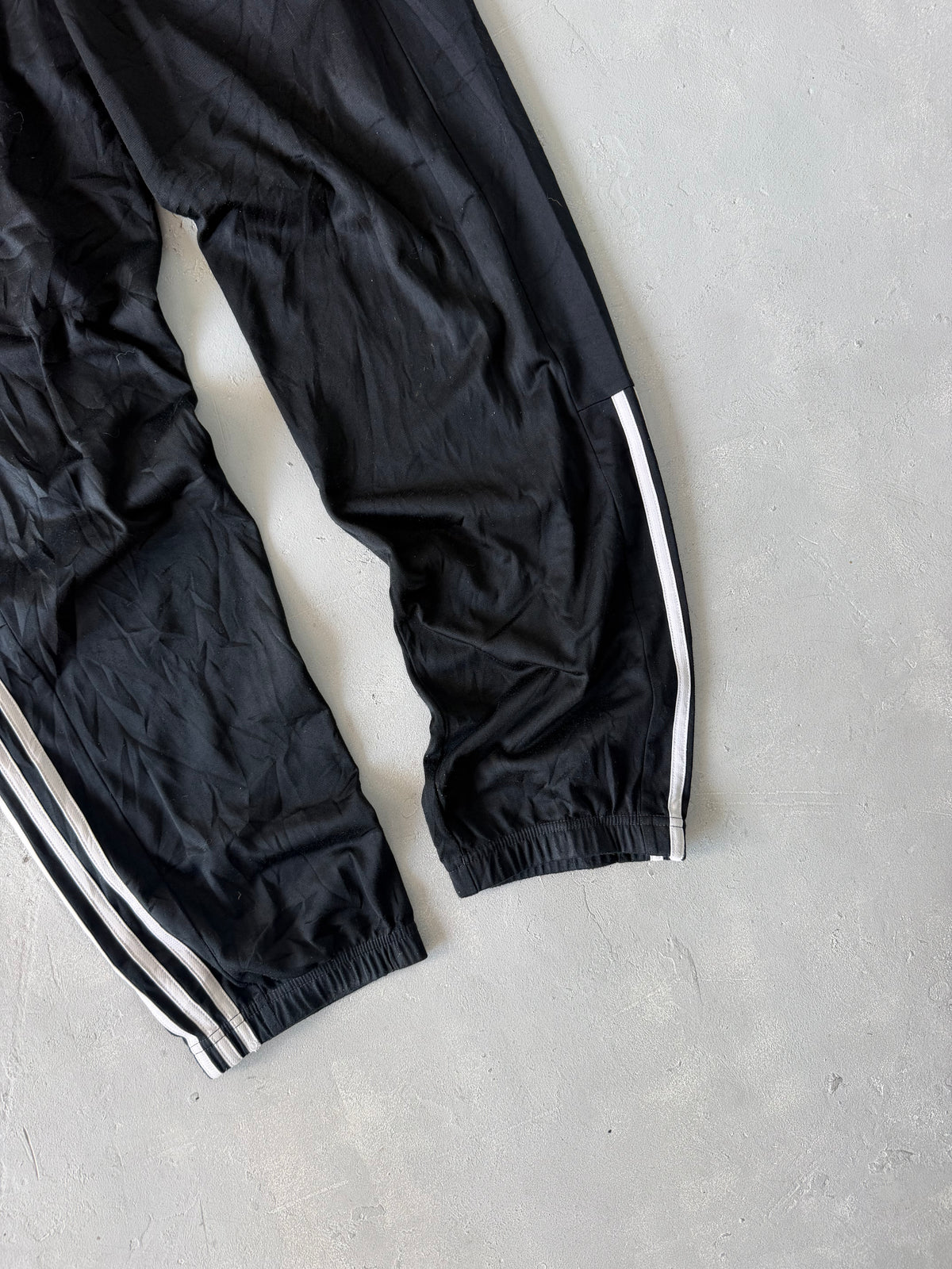ADIDAS STRIPED TRACK PANT - M