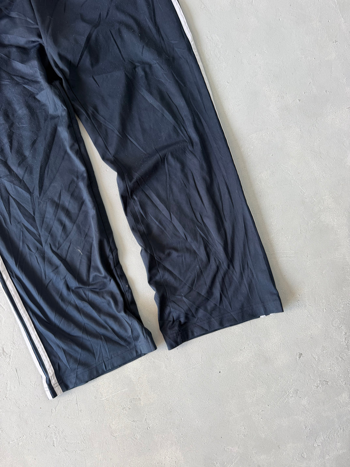 ADIDAS STRIPED TRACK PANT - XL
