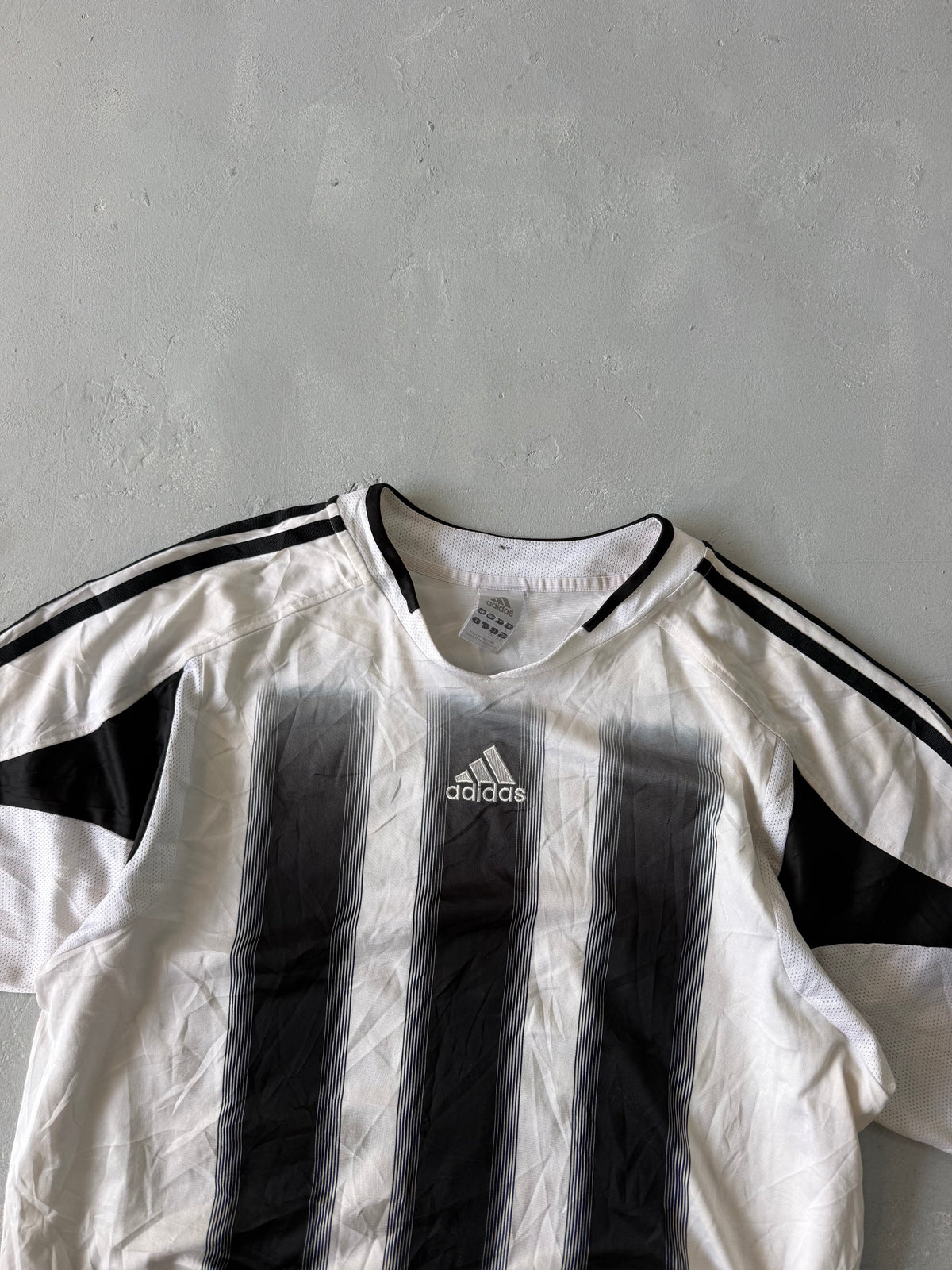 ADIDAS STRIPED TEE - L