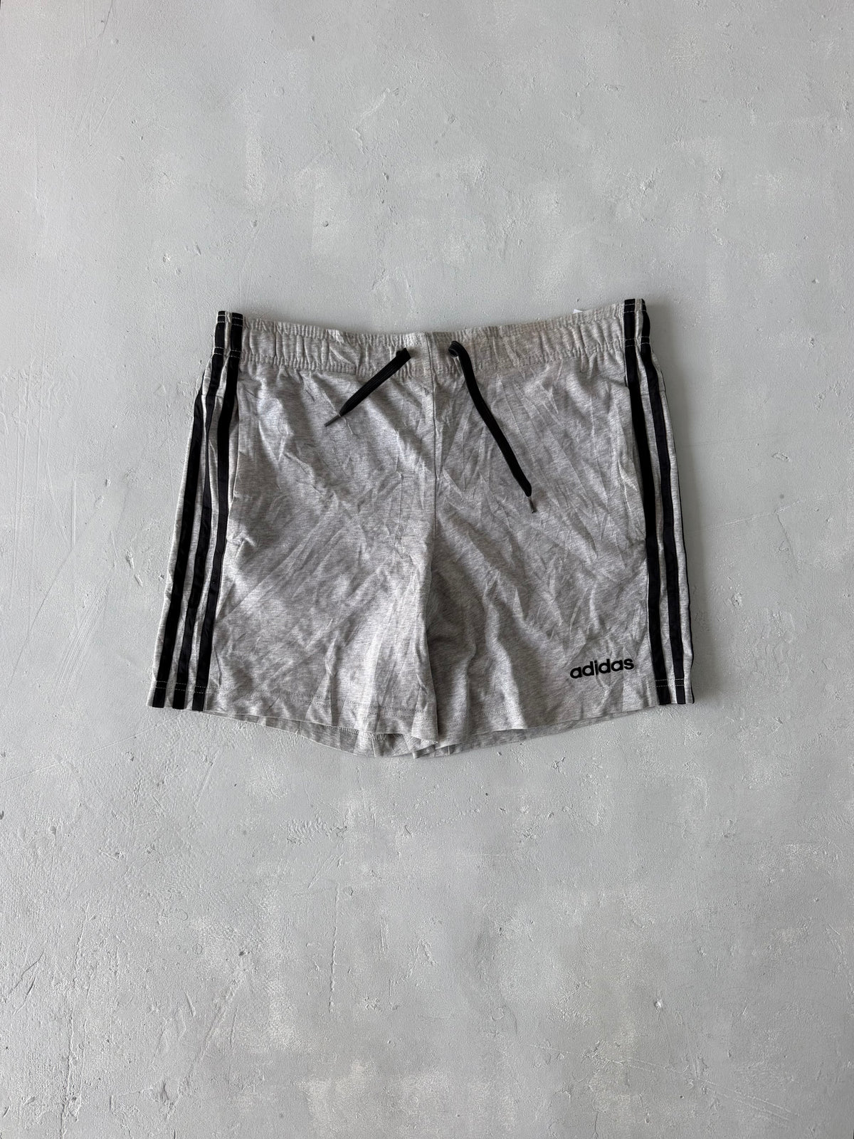 ADIDAS SWEAT SHORTS - L