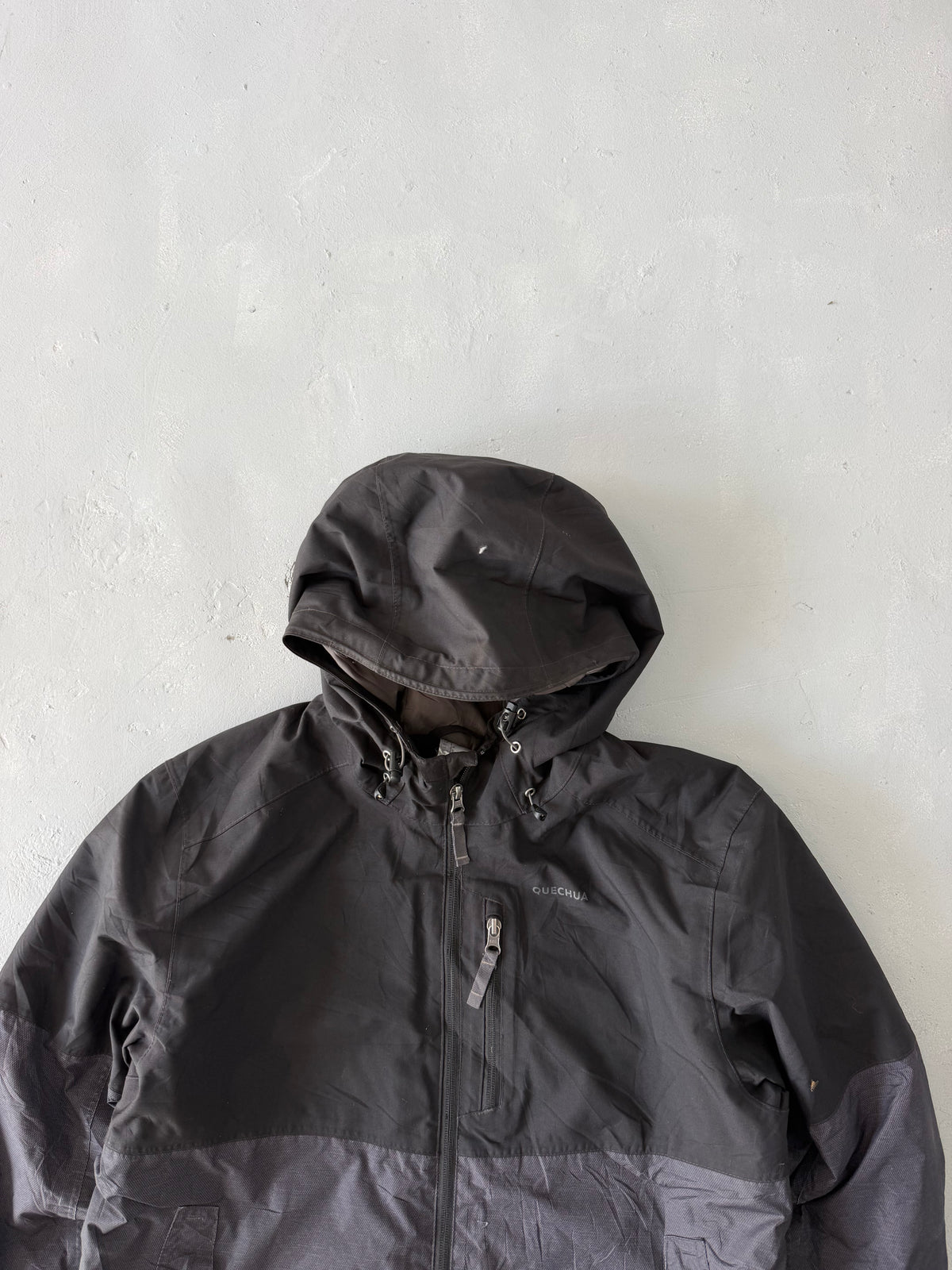 QUECHUA HOODED HIKING JACKET -