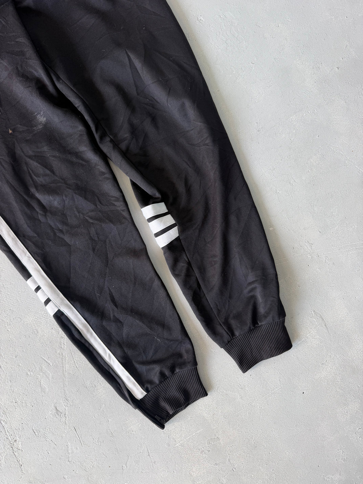 ADIDAS STRIPED TRACK PANT - M
