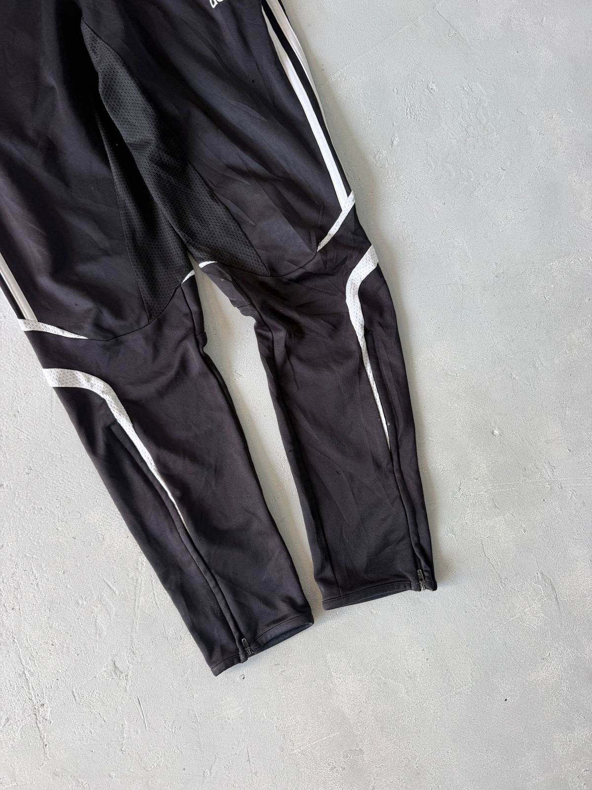 ADIDAS STRIPED TRACK PANT - M