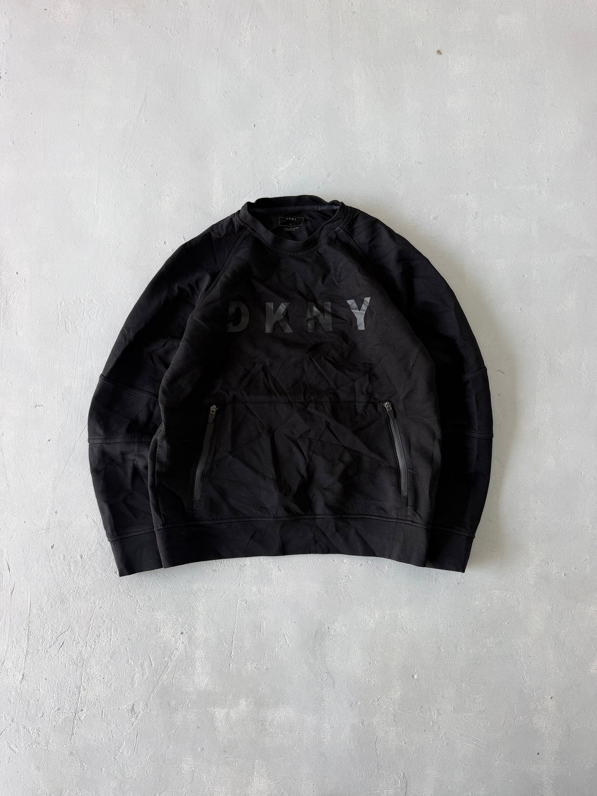 DKNY SWEATSHIRT - M