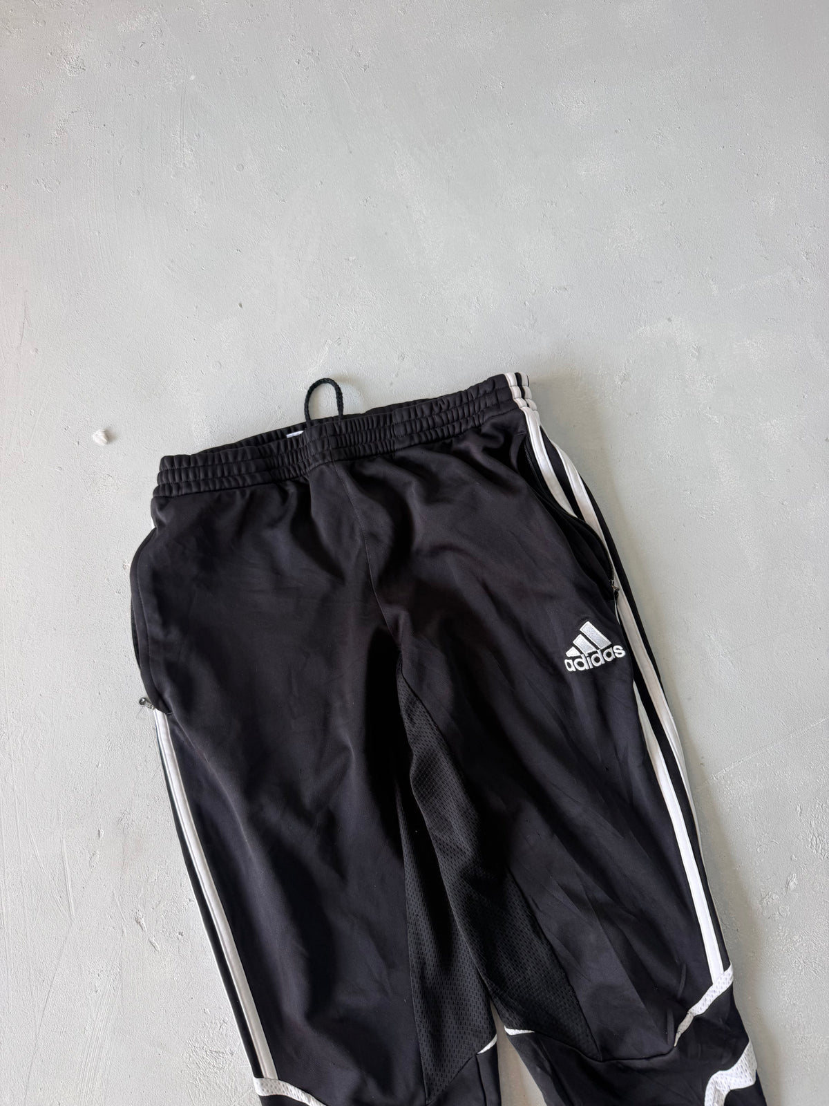 ADIDAS STRIPED TRACK PANT - M