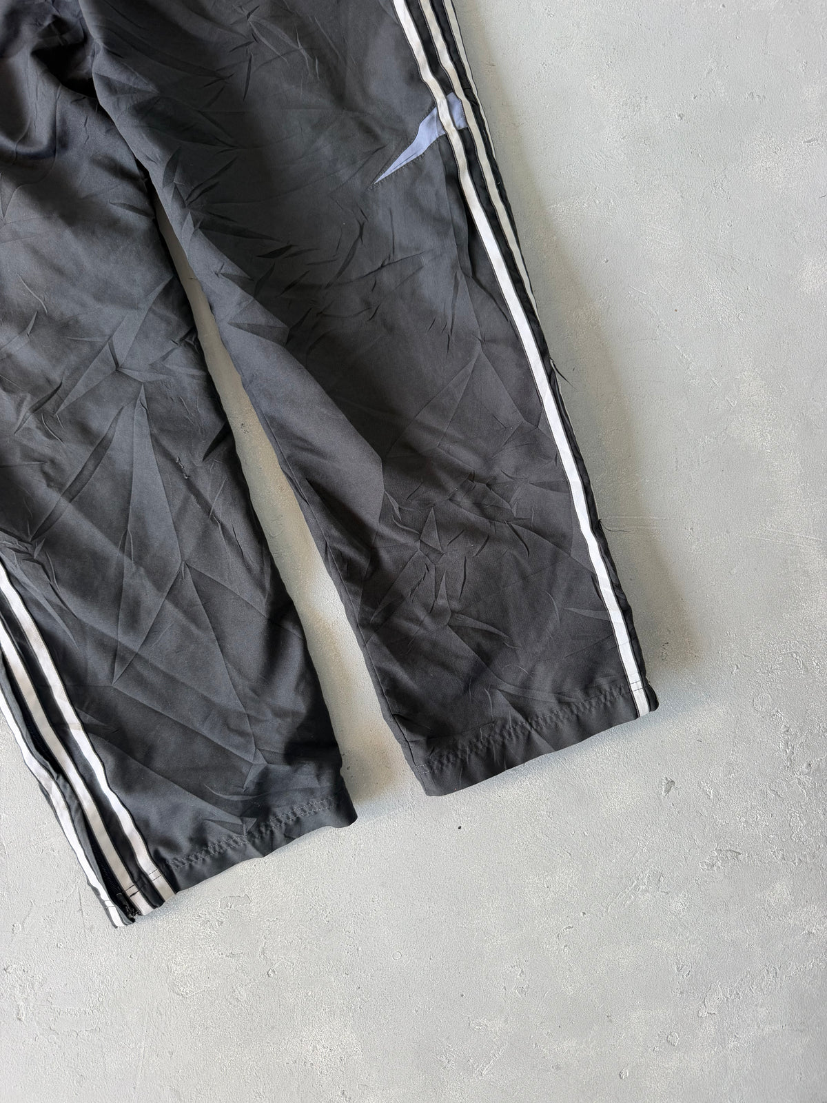 ADIDAS STRIPED TRACK PANT - L