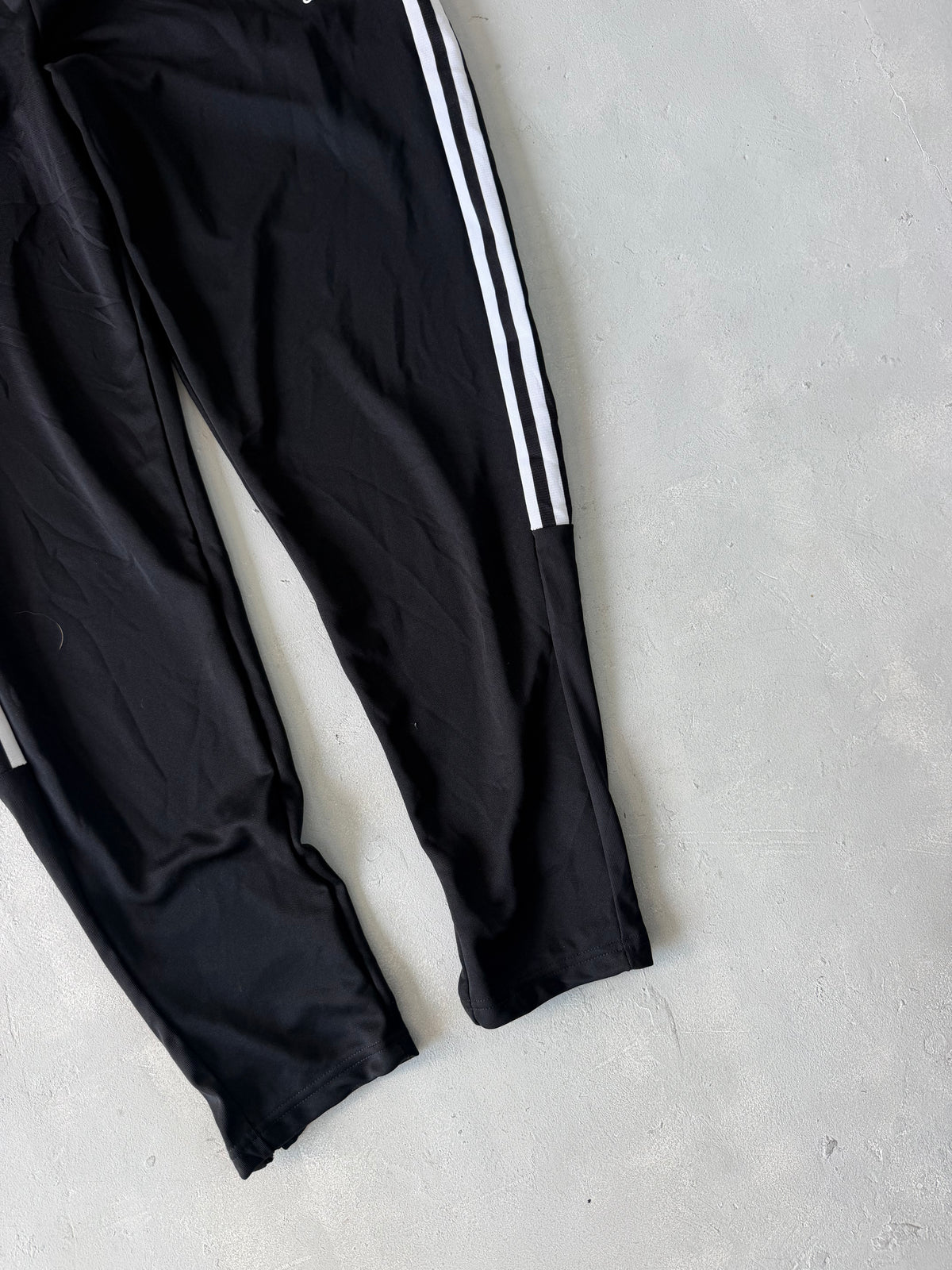 ADIDAS STRIPED TRAINING PANT - L