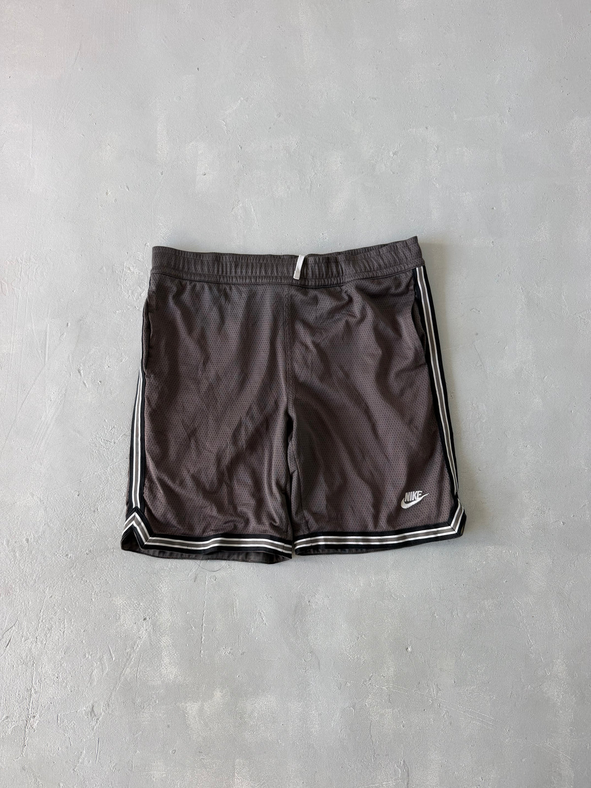 00S NIKE SHORTS - L