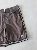 00S NIKE SHORTS - L