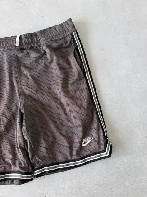 00S NIKE SHORTS - L