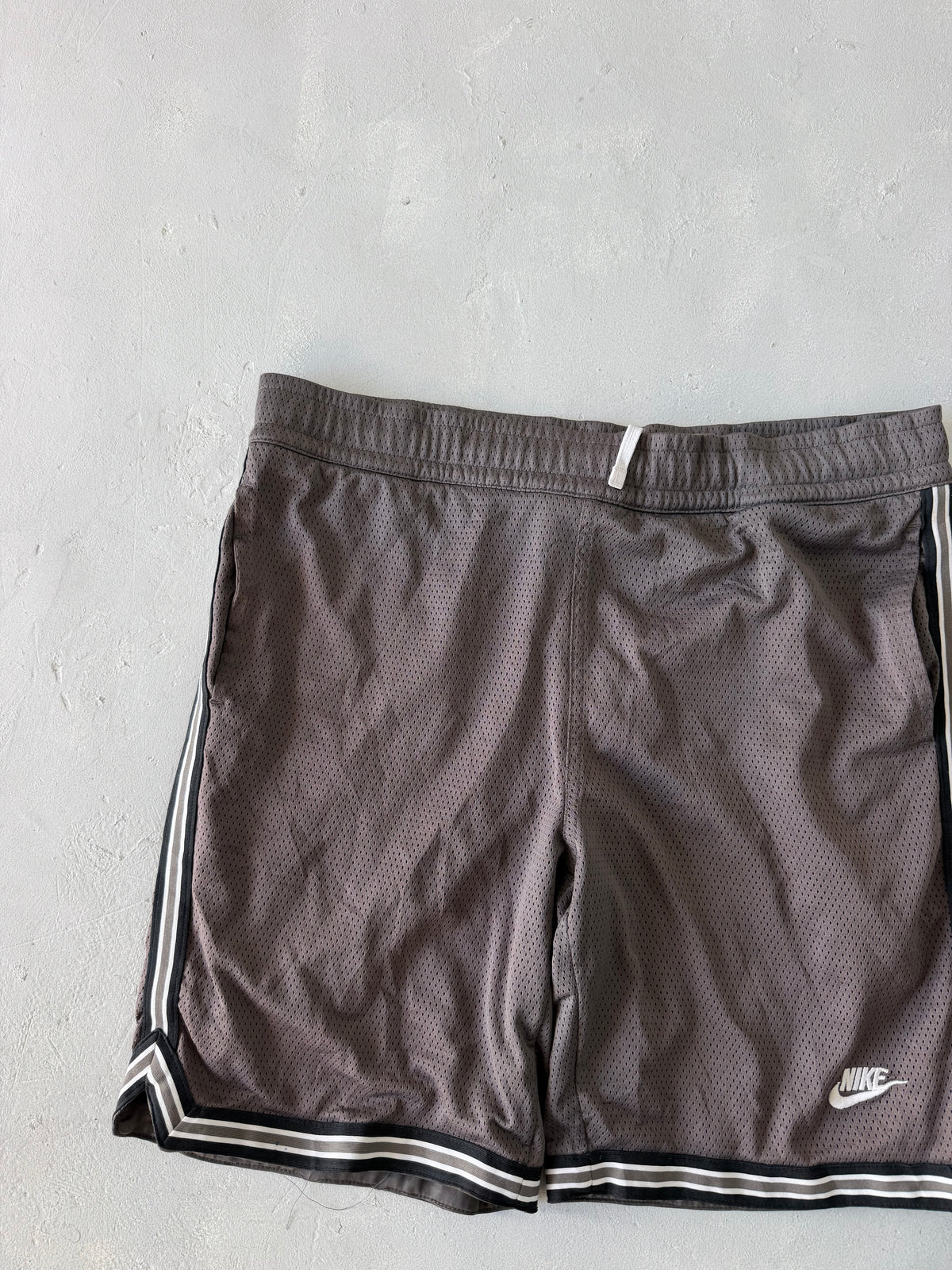 00S NIKE SHORTS - L