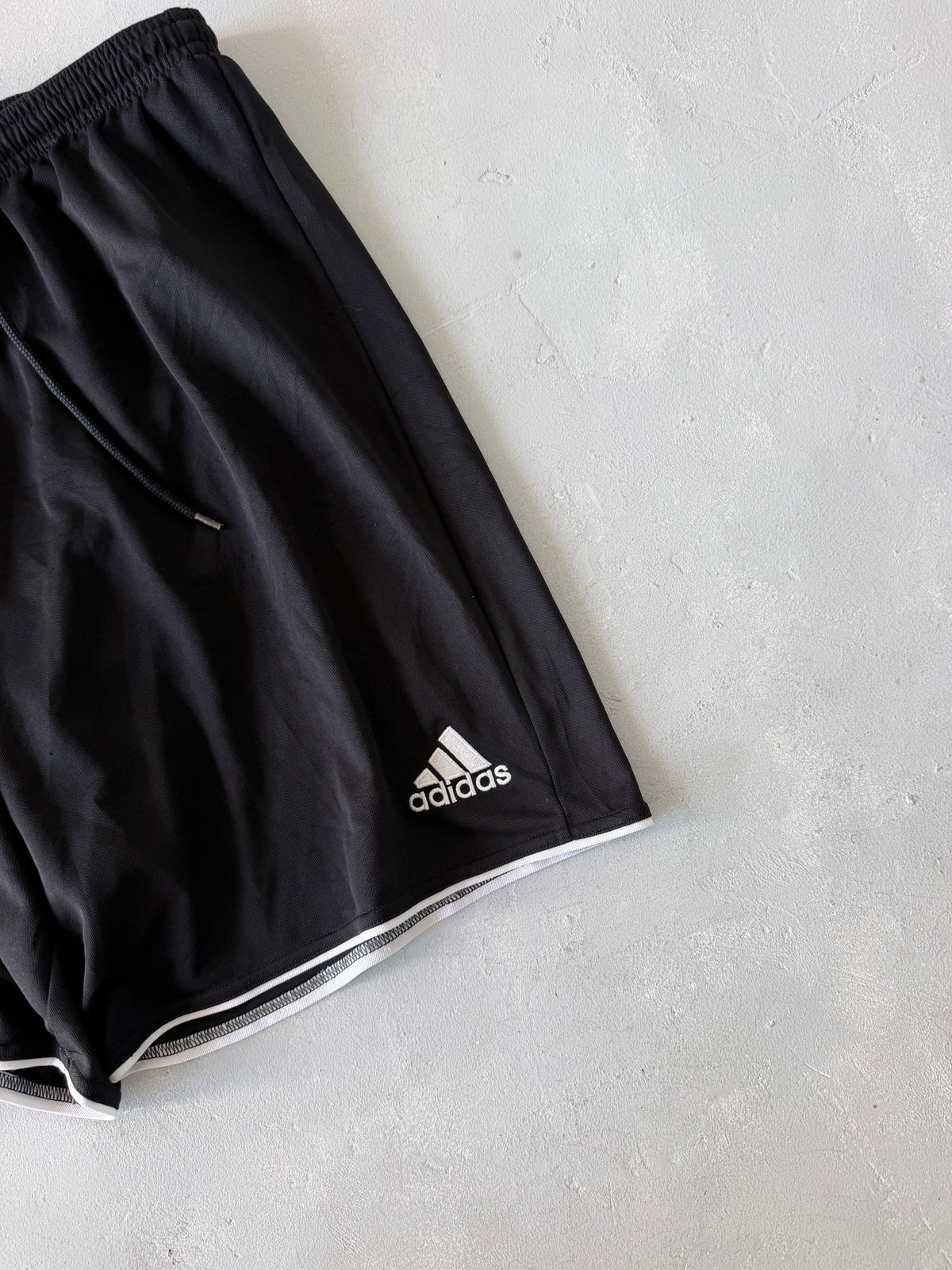 ADIDAS BASIC SHORTS  - M